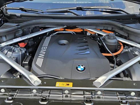 New 2026 BMW X5 xDrive50e w/ Executive Package image 34