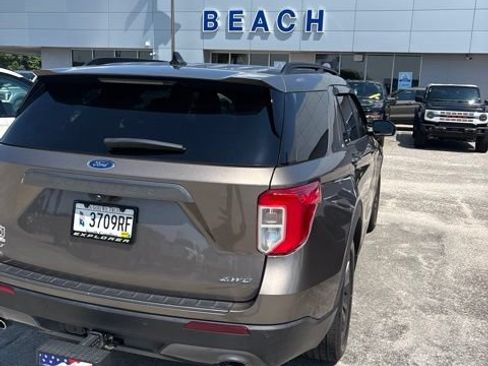 Used 2021 Ford Explorer XLT w/ Equipment Group 202A AWD/4WD image 4