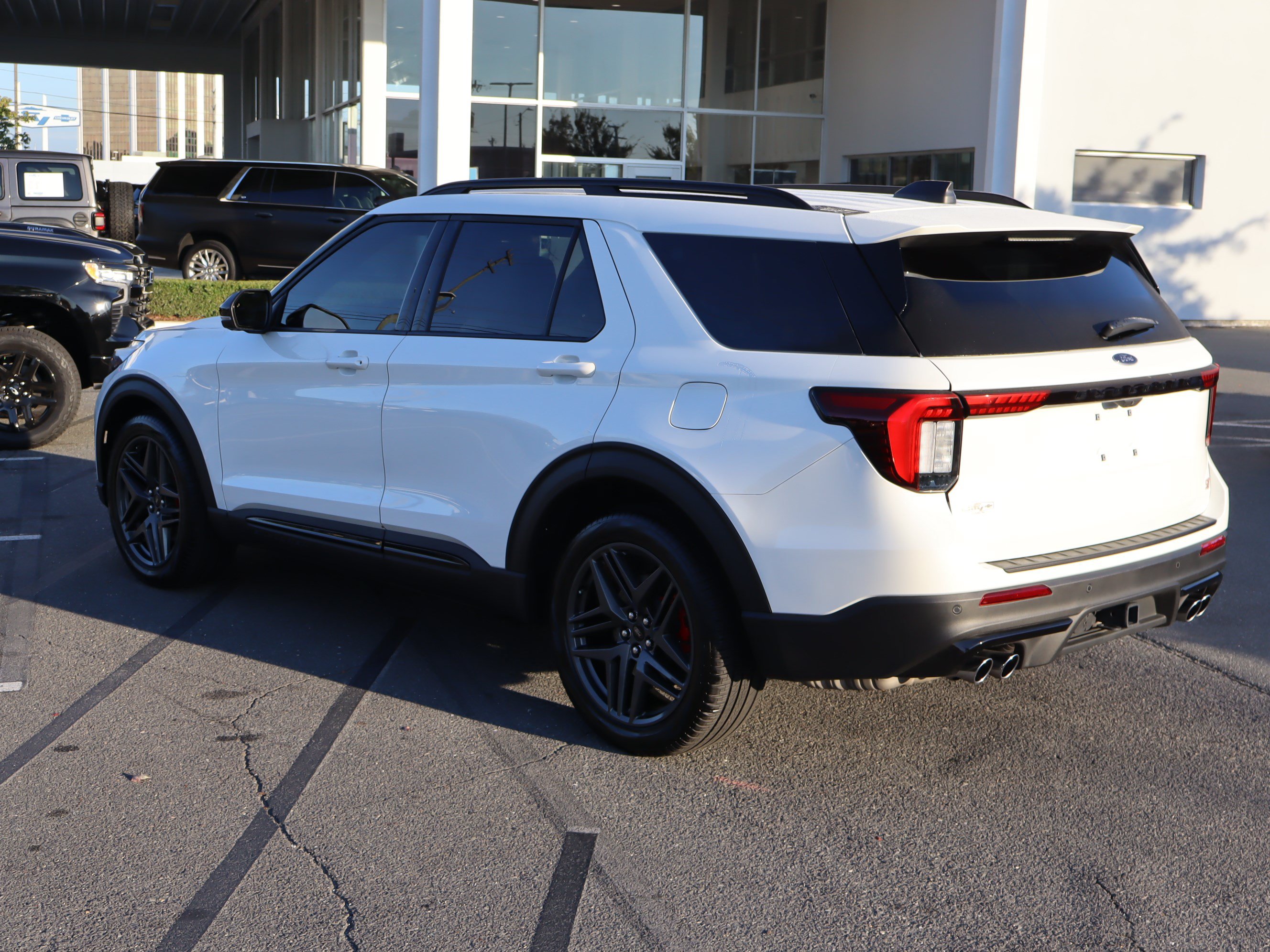 Used 2026 Ford Explorer ST AWD/4WD image 8