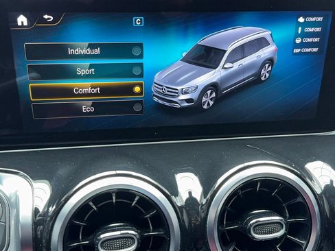 Used 2020 Mercedes-Benz GLB 250 w/ AMG Line image 24