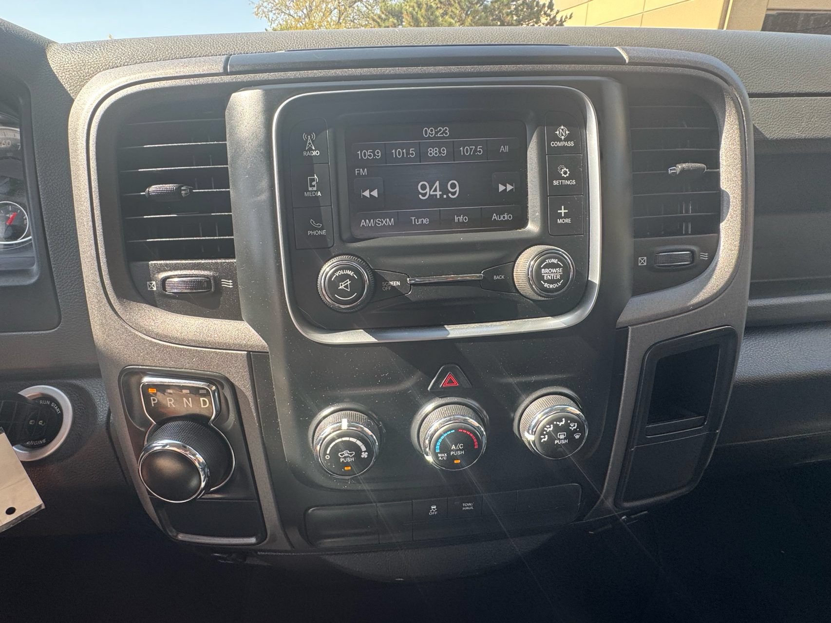 Used 2018 RAM 1500 Express RWD image 9