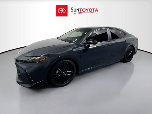 Used 2025 Toyota Camry SE FWD image 9
