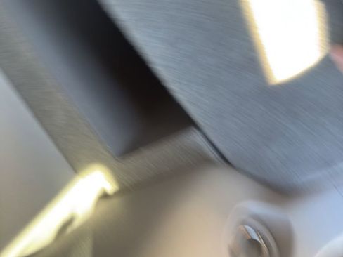 Used 2023 GMC Acadia SLT image 16