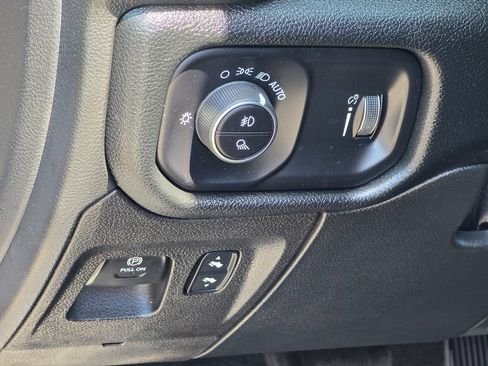 Used 2022 RAM 1500 Big Horn AWD/4WD image 36