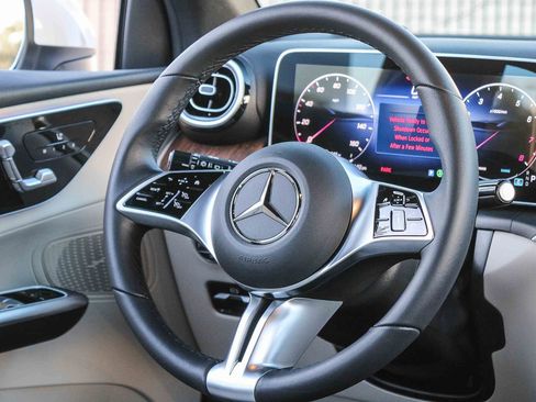 Certified 2025 Mercedes-Benz GLC 300 4MATIC image 16