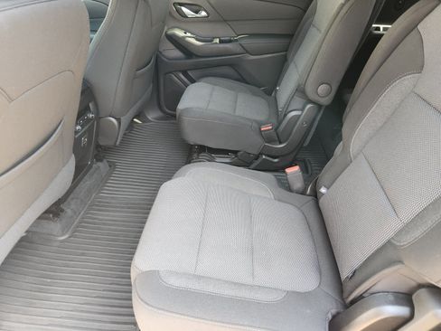Used 2023 Chevrolet Traverse LT FWD image 12