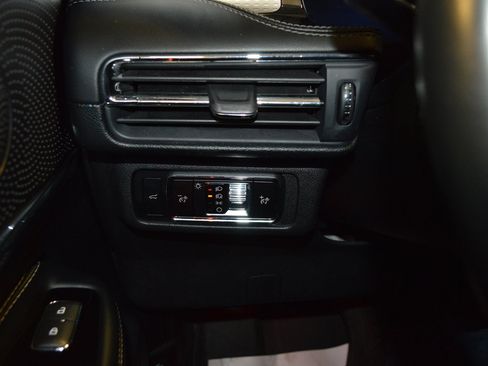 Used 2025 Lincoln Corsair Reserve AWD/4WD image 16