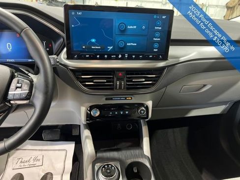 Used 2025 Ford Escape SE w/ Class II Trailer Tow Package image 16