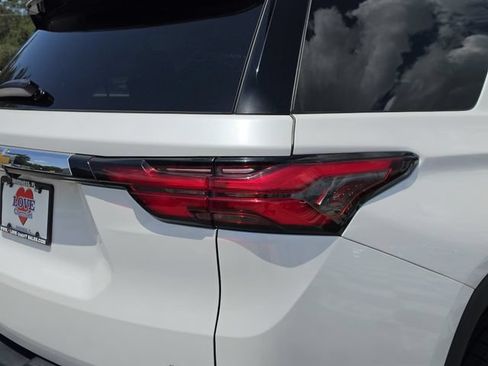 Used 2023 Chevrolet Traverse LT FWD image 11