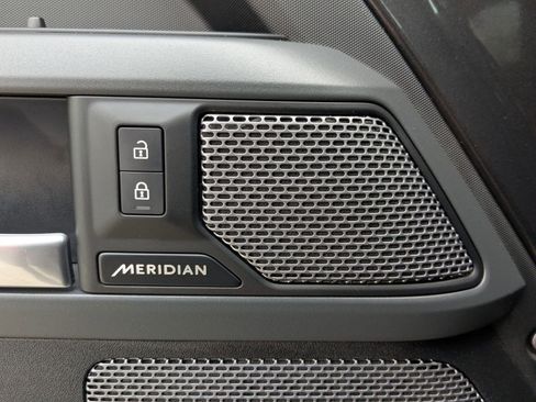 Used 2024 Land Rover Defender 110 X-Dynamic SE image 14