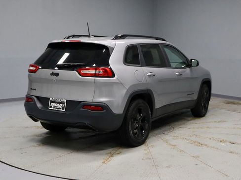 Used 2016 Jeep Cherokee Latitude w/ Comfort/Convenience Group AWD/4WD image 11