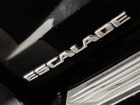 Used 2024 Cadillac Escalade ESV Premium Luxury image 15