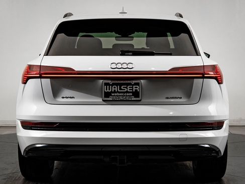 Used 2021 Audi e-tron Prestige w/ Prestige Package image 10