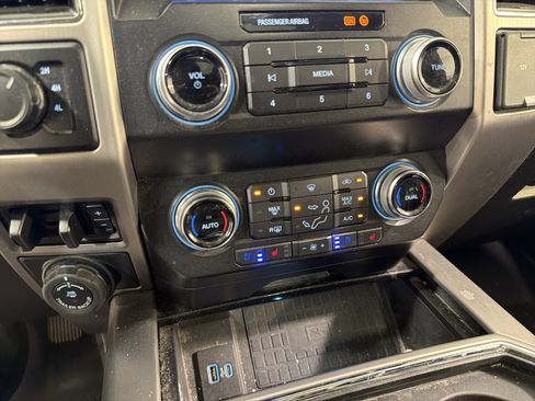 Used 2020 Ford F250 Platinum w/ FX4 Off-Road Package AWD/4WD image 20