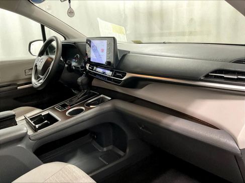 Used 2021 Toyota Sienna LE image 14