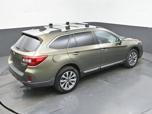 Used 2017 Subaru Outback 3.6R Touring AWD/4WD image 32