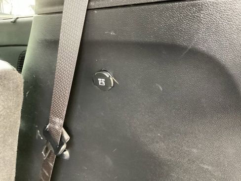 Used 2021 Chrysler Pacifica Touring-L w/ Uconnect Theater Family Group image 14