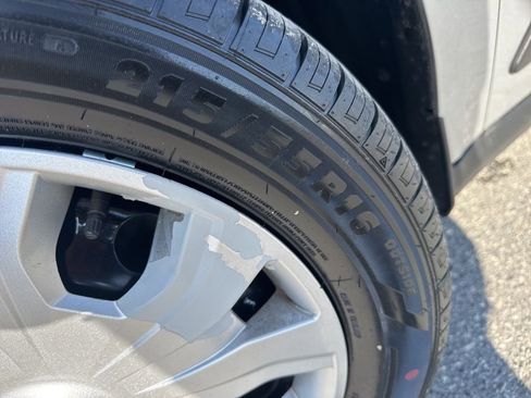 Used 2019 Ford Transit Connect XLT image 28