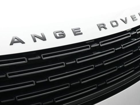 Used 2024 Land Rover Range Rover Long Wheelbase SE image 19