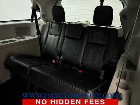 Used 2014 Chrysler Town & Country Touring image 16