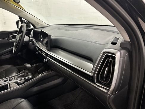 Used 2024 Kia Sorento S image 28