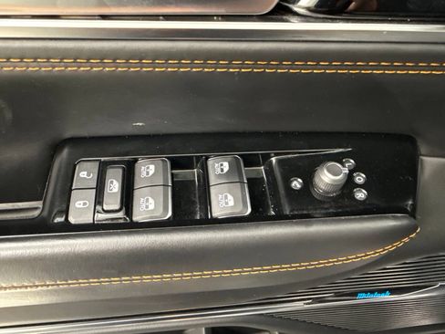 Used 2023 Jeep Grand Wagoneer Series III AWD/4WD image 12