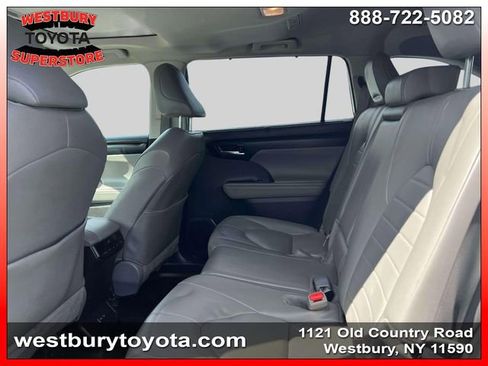 Used 2024 Toyota Highlander XLE image 14