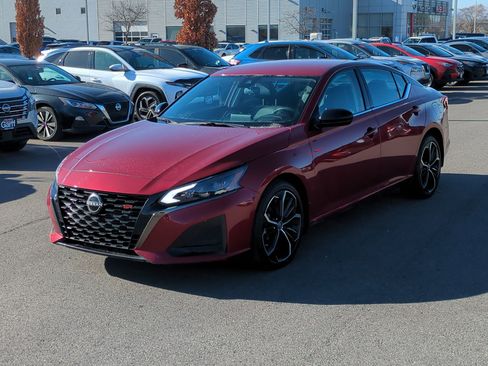 Used 2024 Nissan Altima 2.5 SR image 10