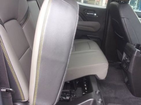 Used 2024 Chevrolet Colorado ZR2 w/ ZR2 Convenience Package III AWD/4WD image 32
