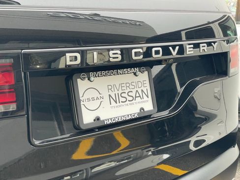 Used 2025 Land Rover Discovery S image 29