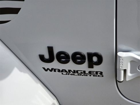Used 2021 Jeep Wrangler Unlimited Sahara image 8