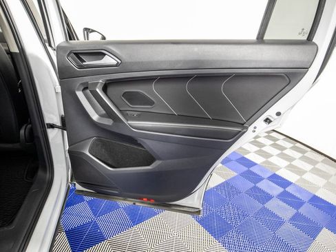 Used 2023 Volkswagen Tiguan SE FWD image 19