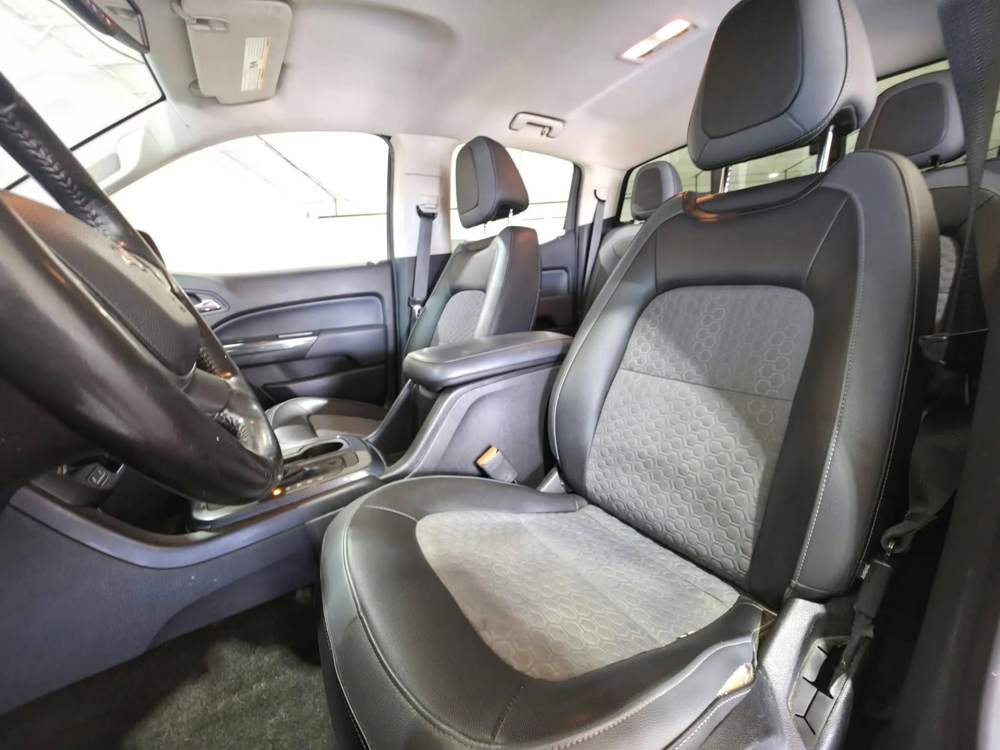 Used 2017 Chevrolet Colorado Z71 RWD image 11