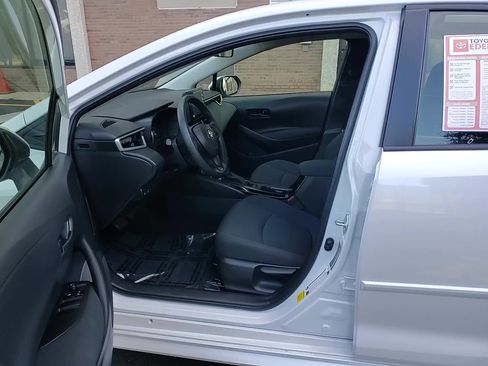 Used 2022 Toyota Corolla LE image 11