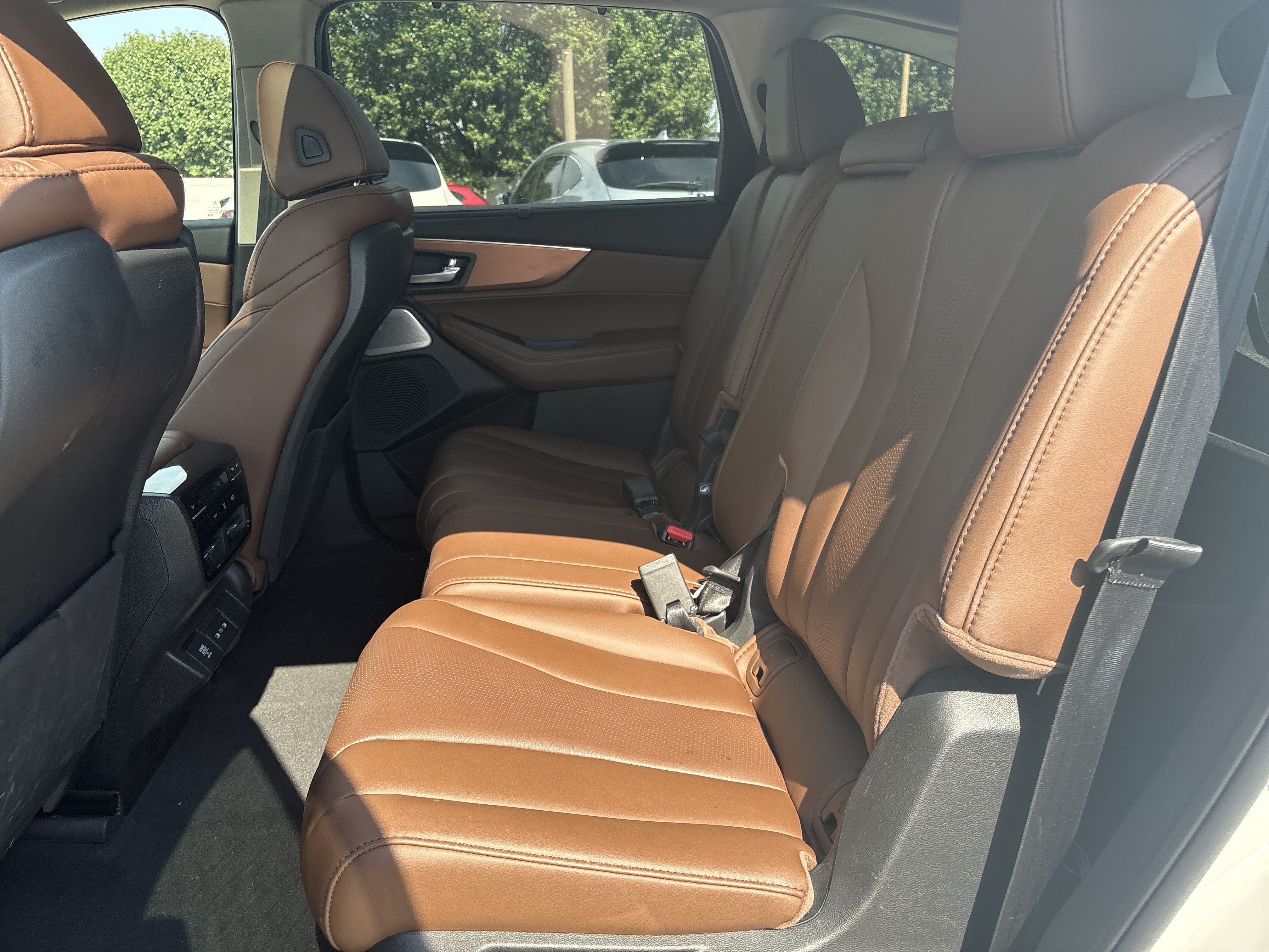 Certified 2025 Acura MDX w/ Technology Package FWD image 4