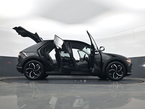 Certified 2023 Hyundai Ioniq 5 SEL w/ Cargo Package image 33