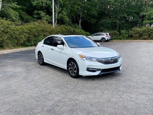 Used 2017 Honda Accord SE image 3
