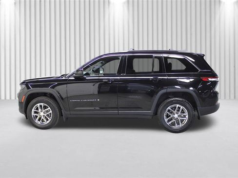 Certified 2025 Jeep Grand Cherokee Laredo X w/ Luxury Tech Group I AWD/4WD image 7