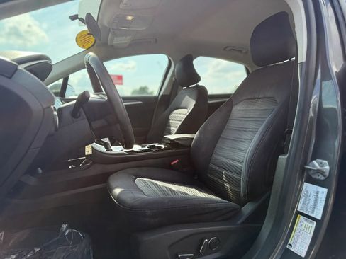 Used 2016 Ford Fusion SE FWD image 18