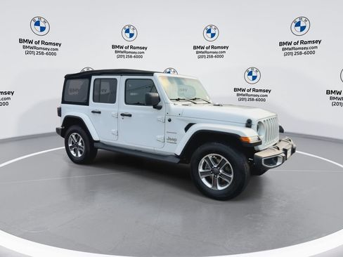 Used 2018 Jeep Wrangler Unlimited Sahara AWD/4WD image 2