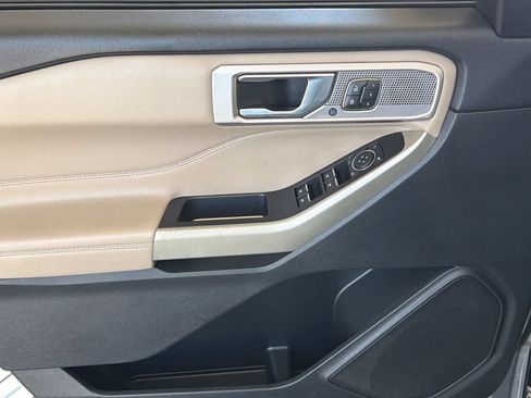 Used 2021 Ford Explorer Limited w/ Equipment Group 301A RWD image 3