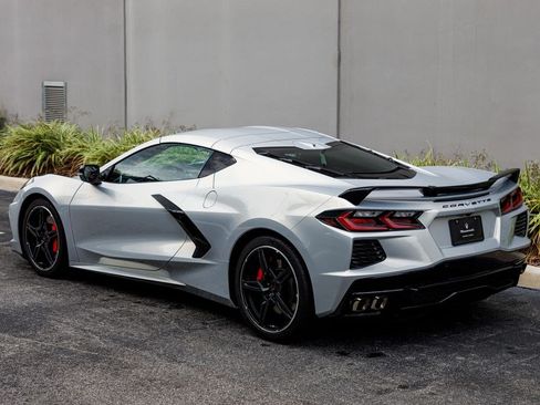Used 2021 Chevrolet Corvette Stingray Preferred Cpe w/ Z51 Performance Package RWD image 3