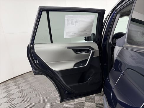 Used 2020 Toyota RAV4 XLE image 35