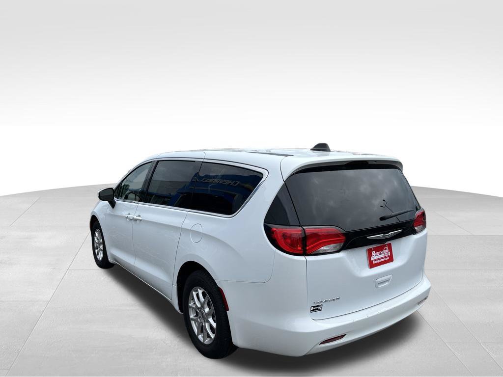 Used 2023 Chrysler Voyager LX FWD image 44