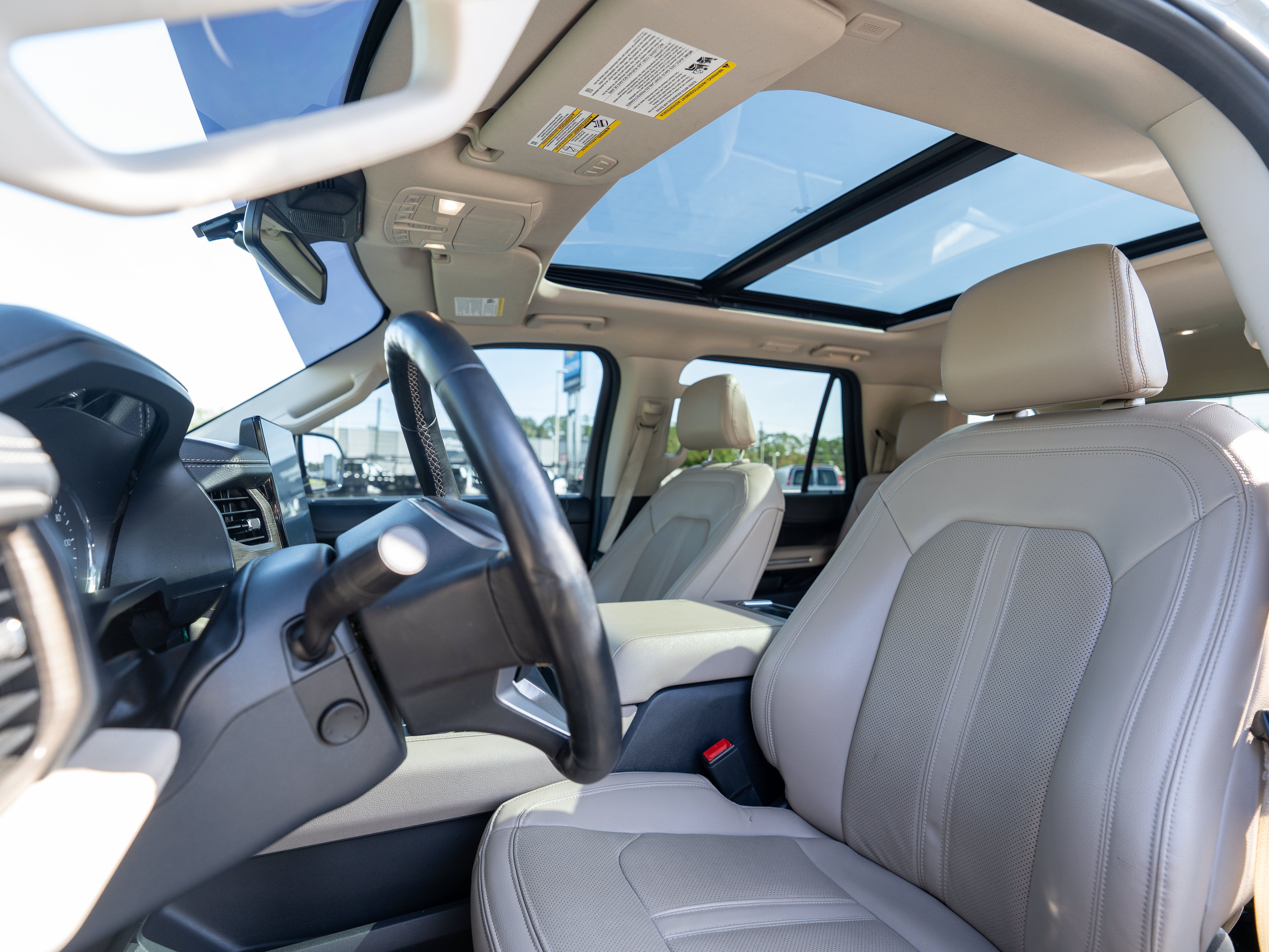 Used 2024 Ford Expedition Limited AWD/4WD image 8
