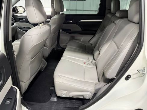 Used 2016 Toyota Highlander XLE AWD/4WD image 11