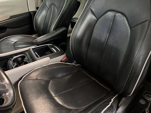 Used 2022 Chrysler Pacifica Limited FWD image 20