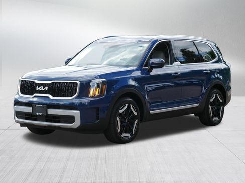Used 2024 Kia Telluride EX w/ EX Captain's Chair Package AWD/4WD image 3