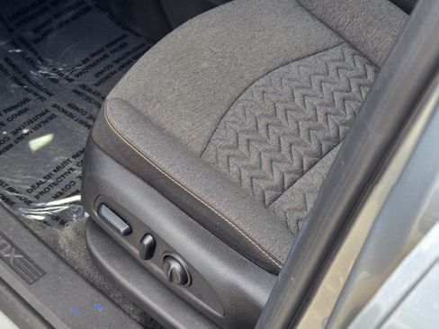 Used 2024 Chevrolet Equinox LT FWD image 24