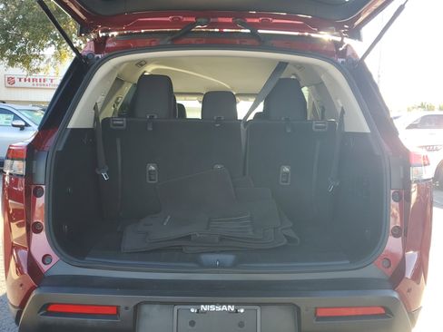 Certified 2022 Nissan Pathfinder SV image 9